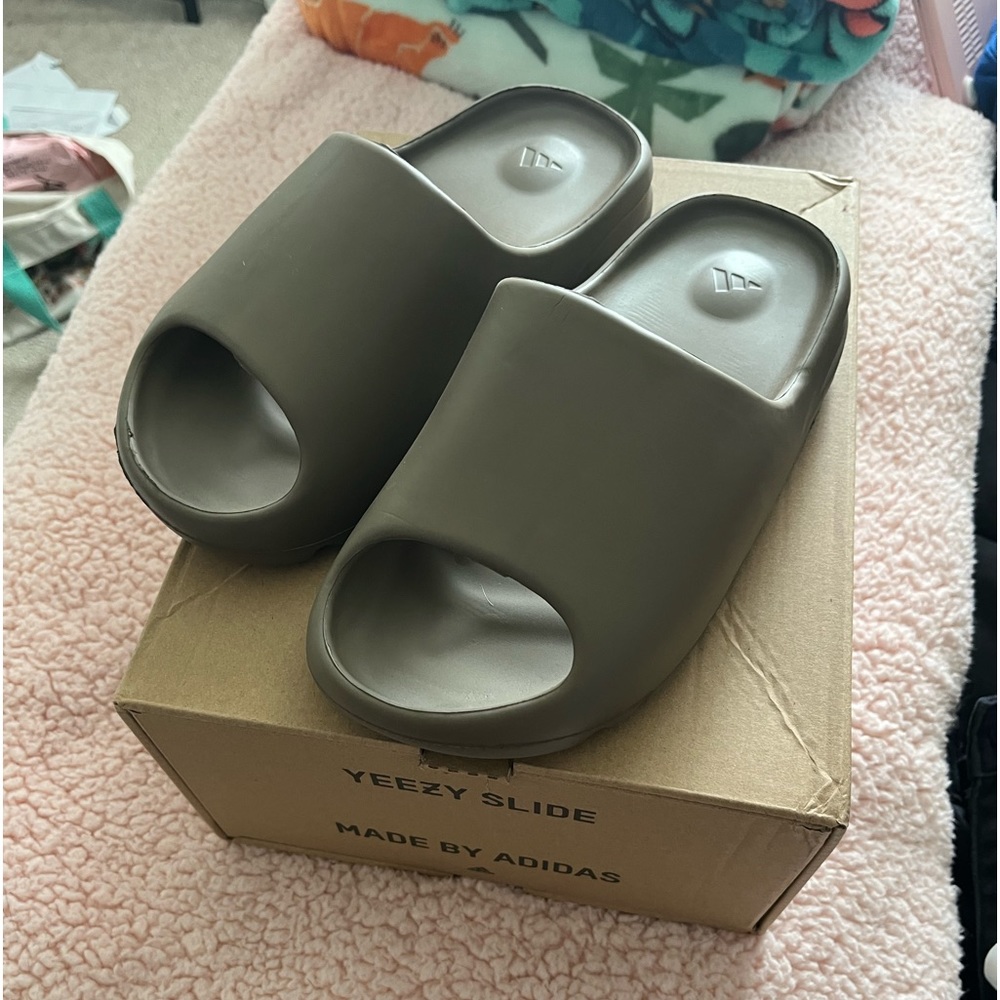 yeezy slides
